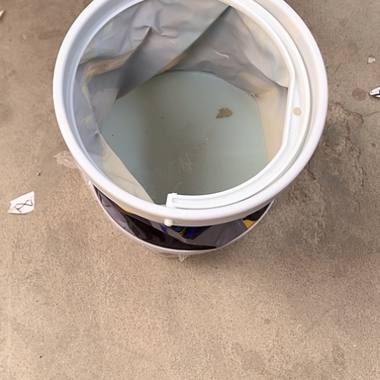 折叠打水桶无防跳网。  