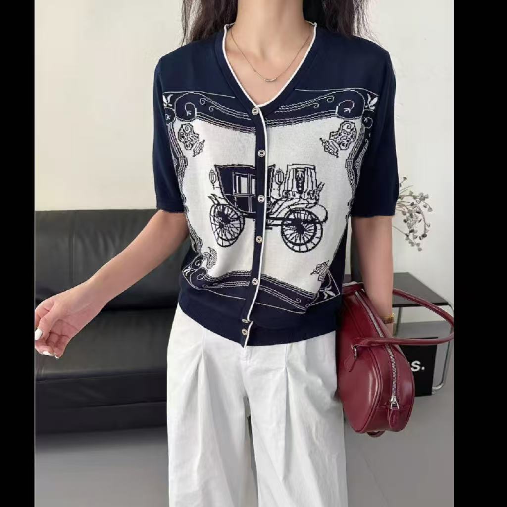 8544-莱赛尔复古（马车）V领针织提花短袖（蓝白）
