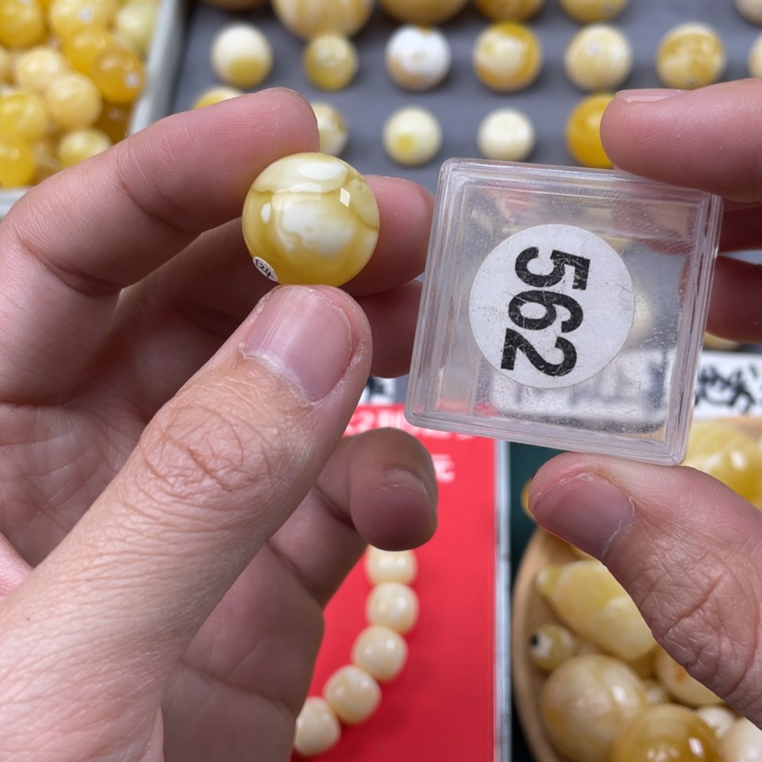 蜜蜡珠宝奇石未镶嵌