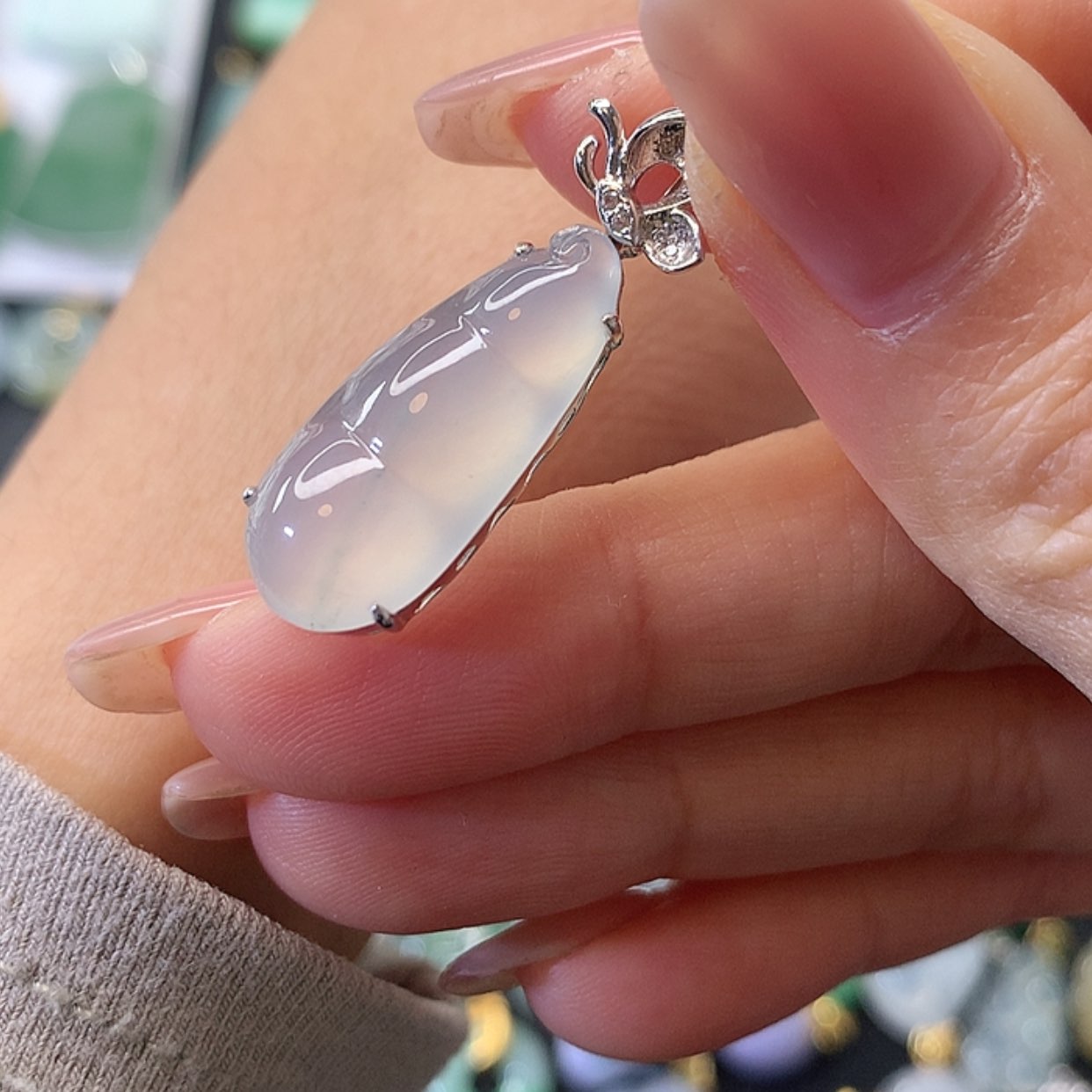 【闪购商品】翡翠吊坠(赠链)18K金镶嵌