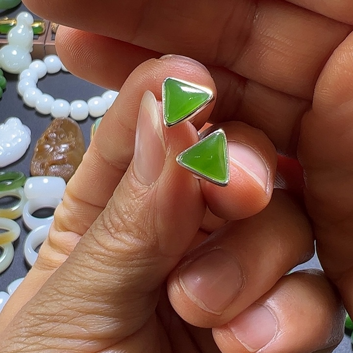 和田玉耳钉银S925镶嵌