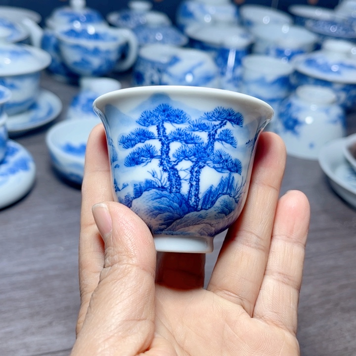 手绘青花山水闻香杯