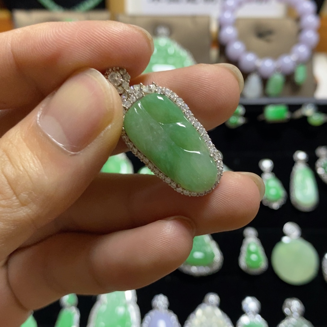 翡翠颈饰银S925镶嵌天然翡翠