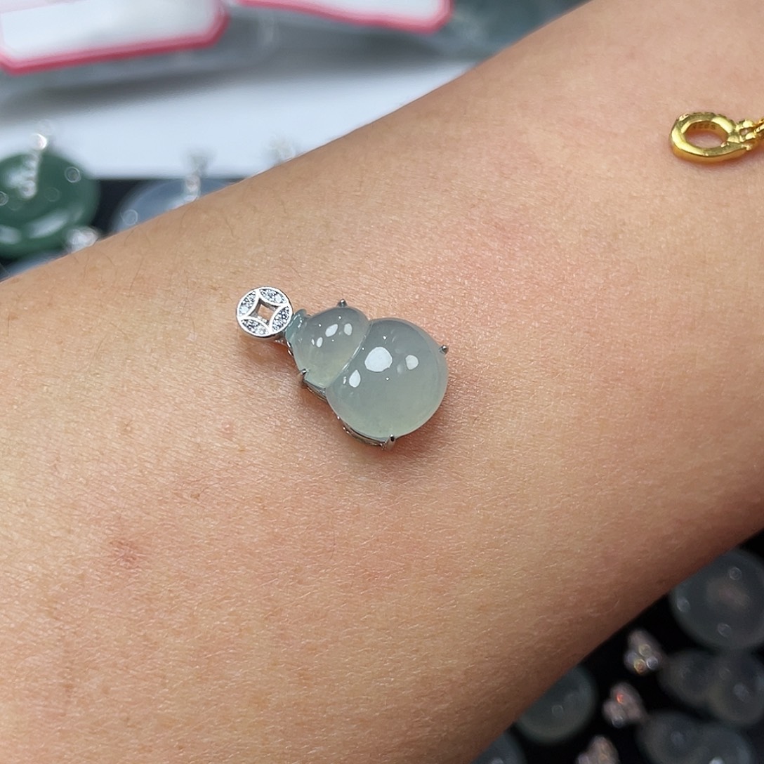 沫***忆翡翠银S925镶嵌颈饰