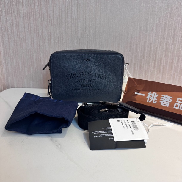 99新 DIOR/迪奥 一桃/迪奥 黑色男款斜挎包