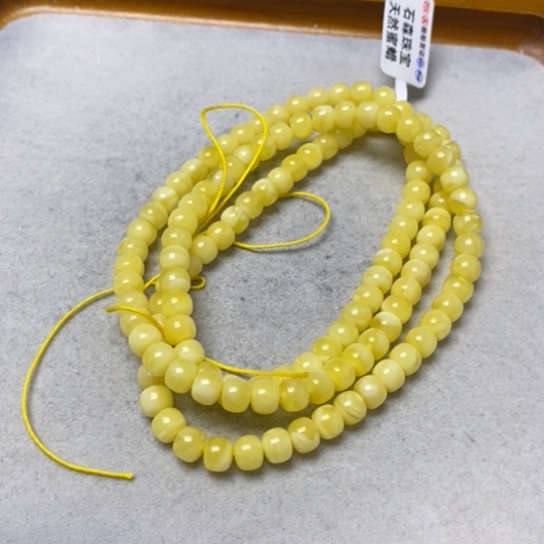蜜蜡裸石未镶嵌串