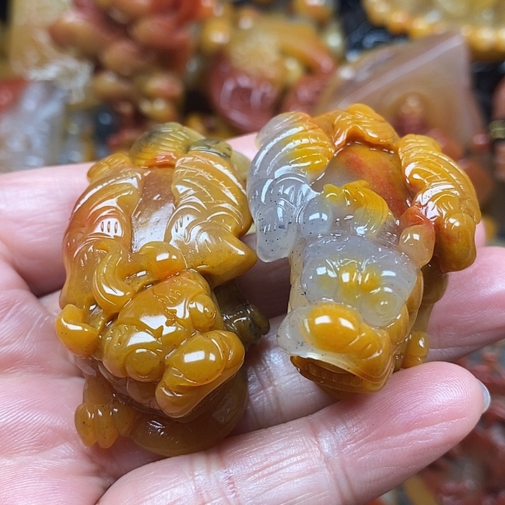 石英质玉（黄龙玉）合金颈饰