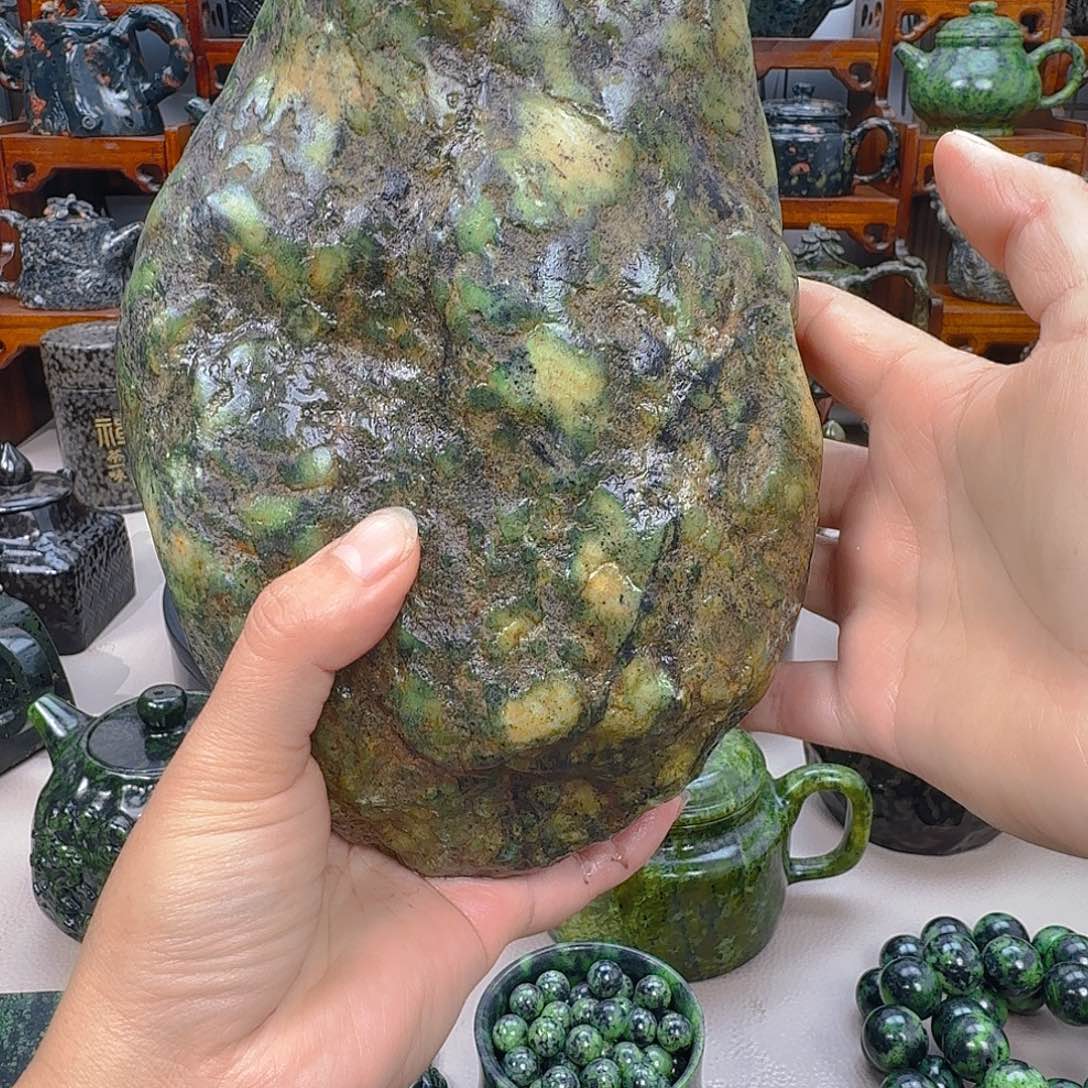 兰***涂蛇纹石玉未镶嵌摆件