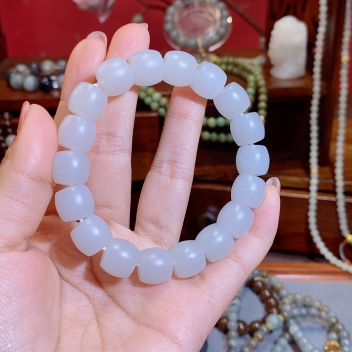 和田玉未镶嵌颈饰木**子