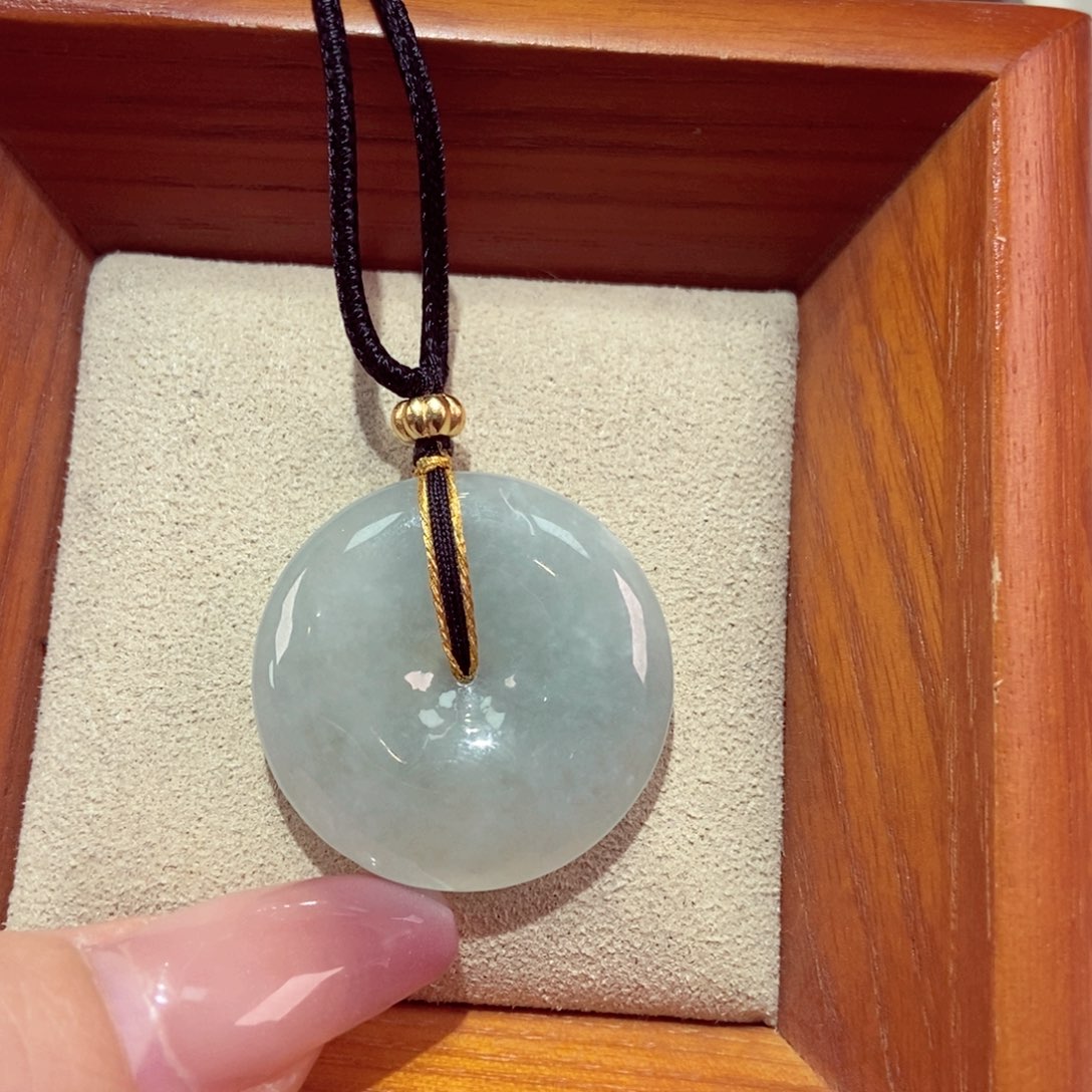 翡翠未镶嵌颈饰平安扣