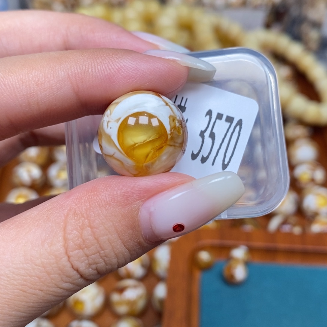 琥珀未镶嵌珠宝奇石3570