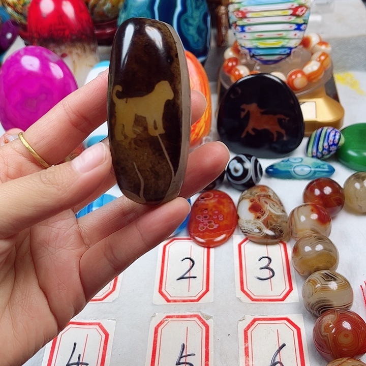 玛瑙/玉髓未镶嵌珠宝奇石