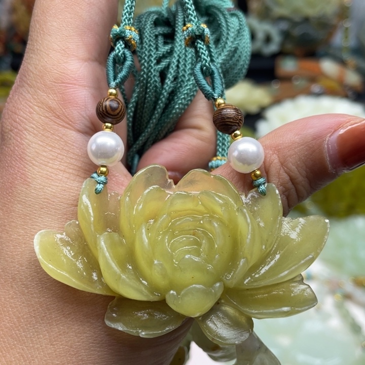 蛇纹石玉未镶嵌颈饰