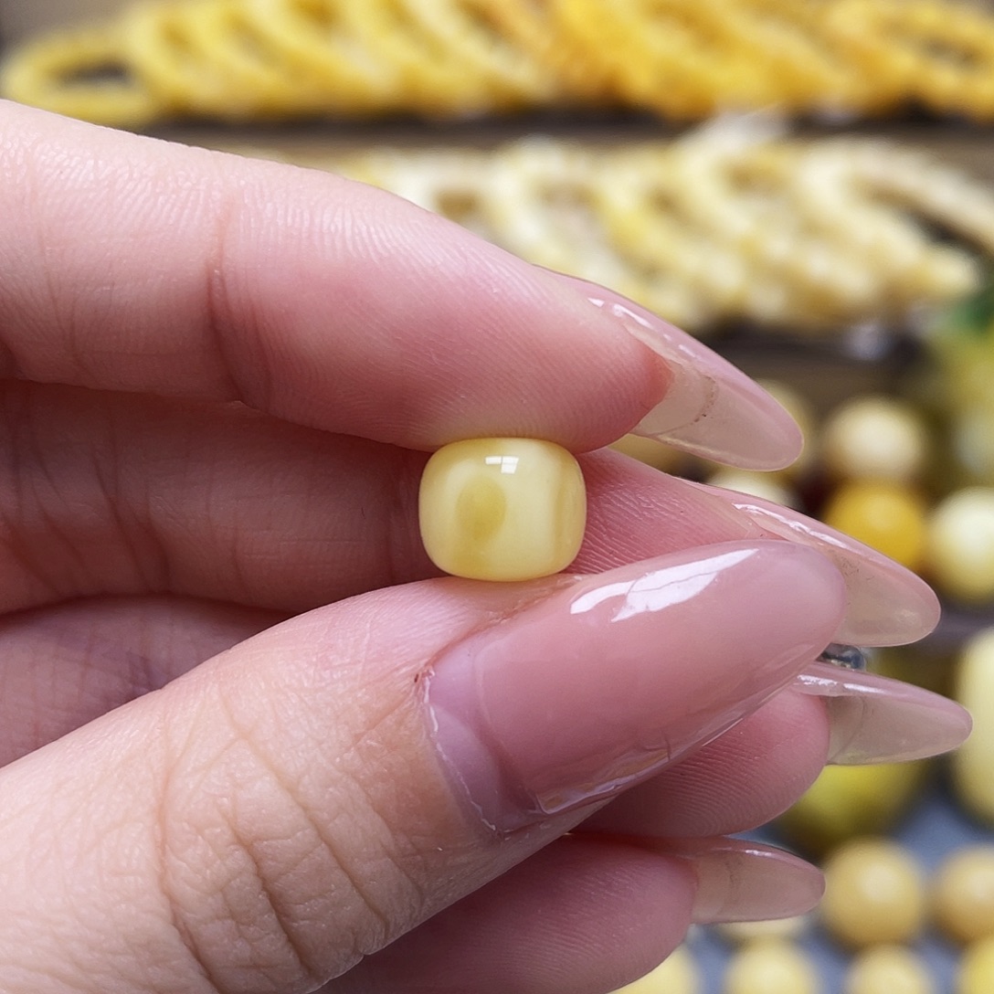 未镶嵌琥珀裸石8.8*7.3mm老型