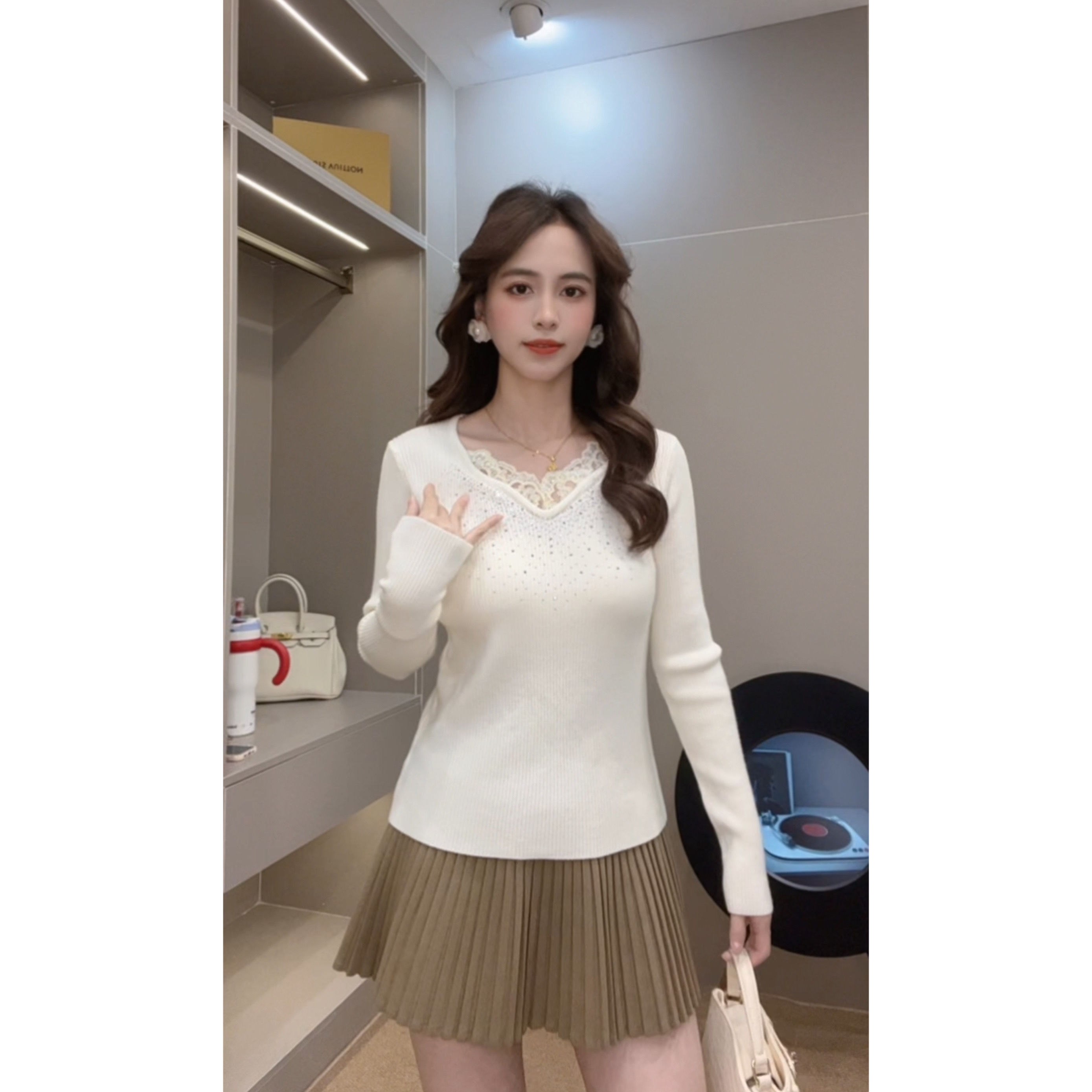 敏敏推荐【顶流明星】秋冬新款镶钻蕾丝边针织衫打底毛衣女R28