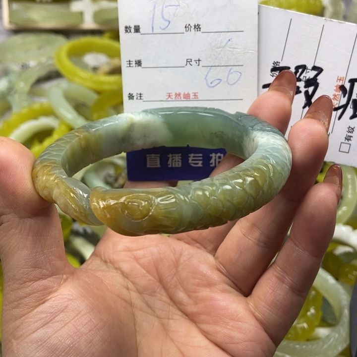 蛇纹石玉未镶嵌手镯