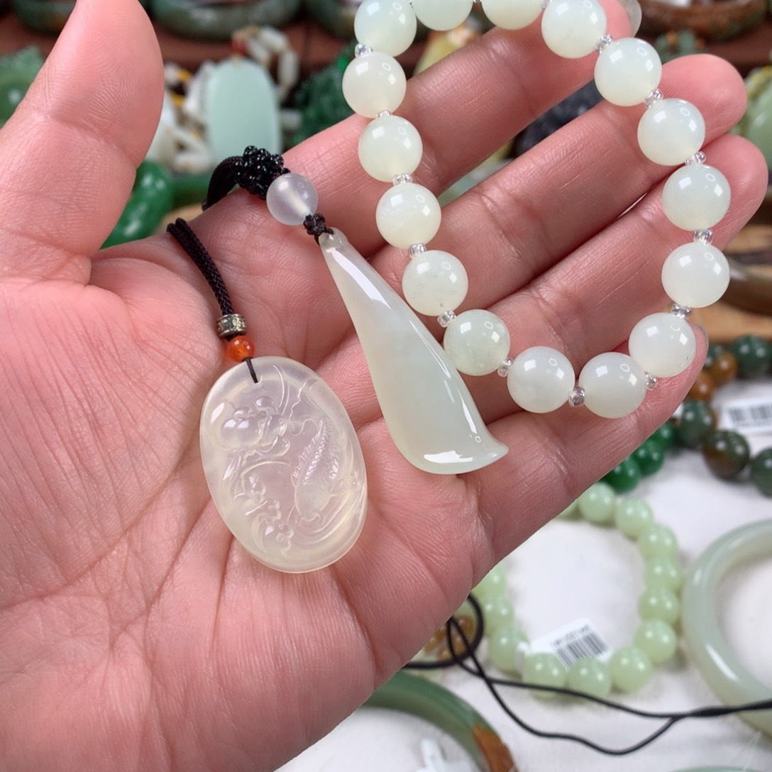 岫玉颈饰未镶嵌吊坠