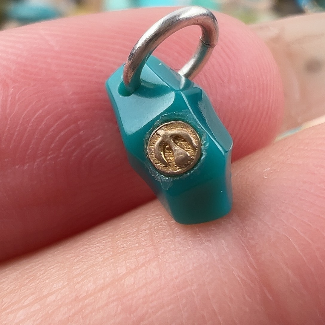 绿松石配饰未镶嵌