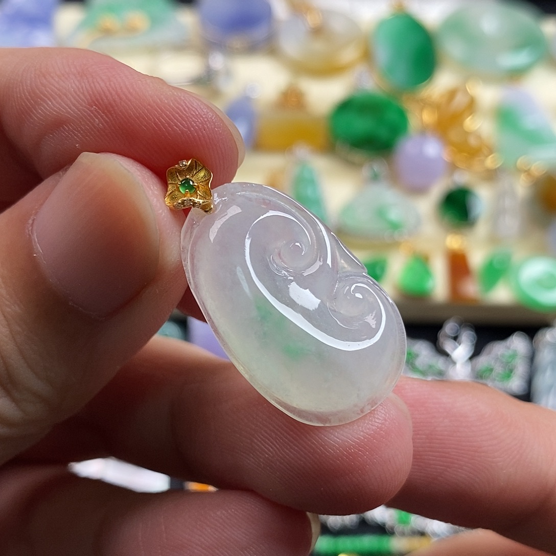 翡翠18K金镶嵌颈饰翡翠