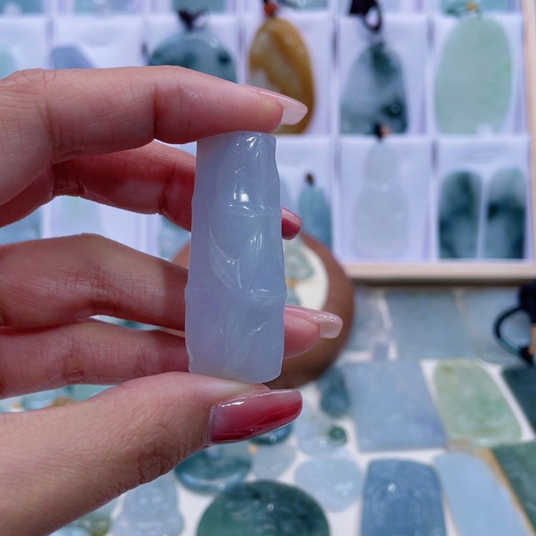 翡翠颈饰未镶嵌翡翠A货颈饰未镶嵌