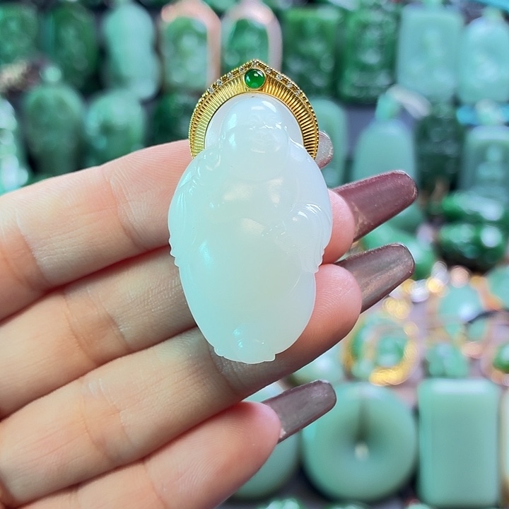 18K金镶嵌和田玉挂件