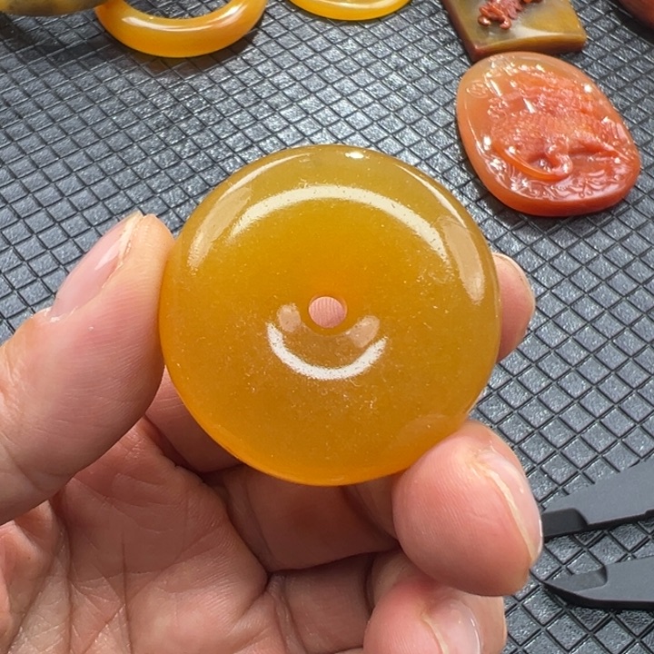 石英质玉（黄龙玉）颈饰未镶嵌