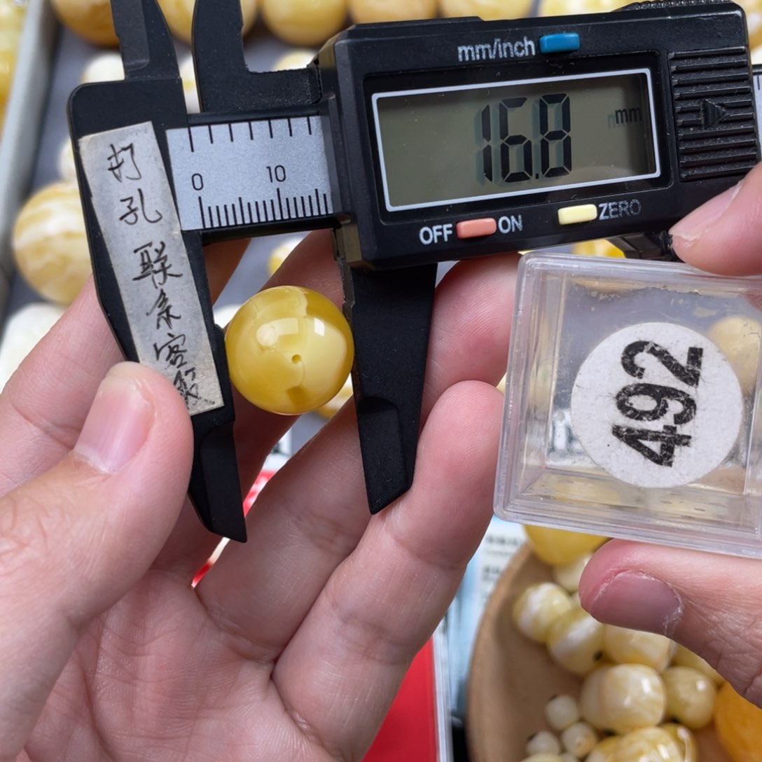 蜜蜡珠宝奇石未镶嵌