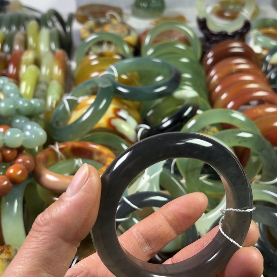 蛇纹石玉未镶嵌手镯