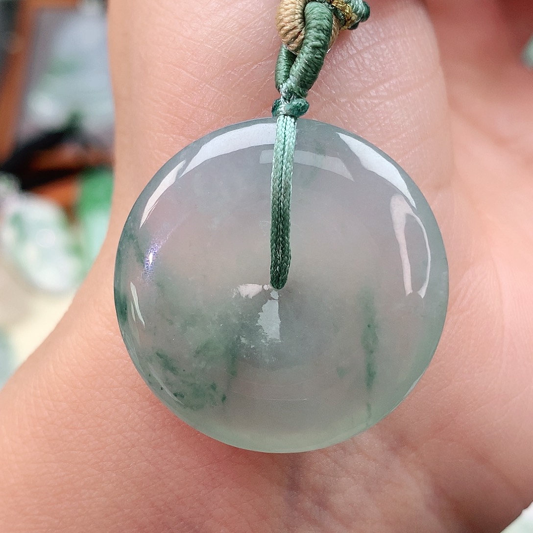 颈饰足银镶嵌翡翠扣