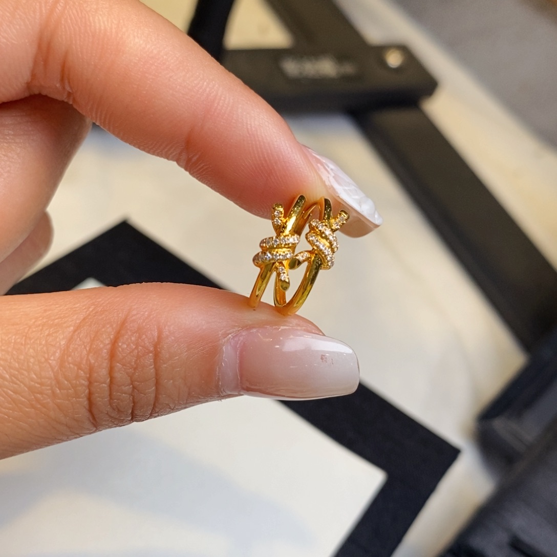 钻石耳饰18K金镶嵌设计款耳包（搭甜甜圈）