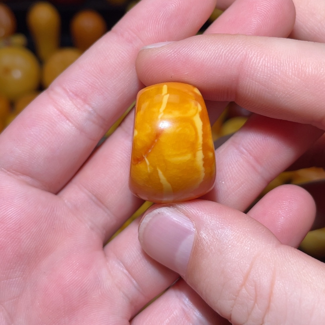 琥珀未镶嵌裸石马蹄