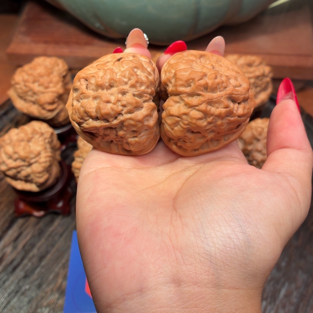 吊坠文玩核桃42-44-38 肌肉粉红皮