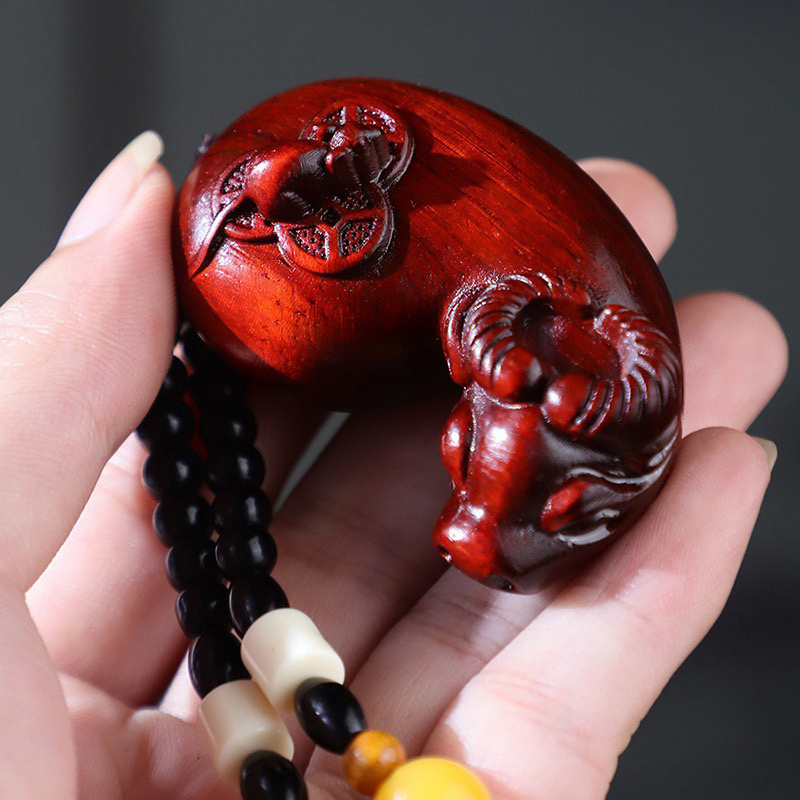 紫檀木牛生肖扭转乾坤手把件实木原色木雕工艺品挂件