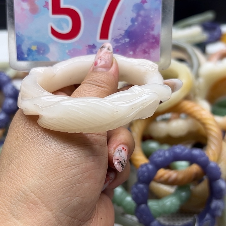 未镶嵌手镯石英岩玉