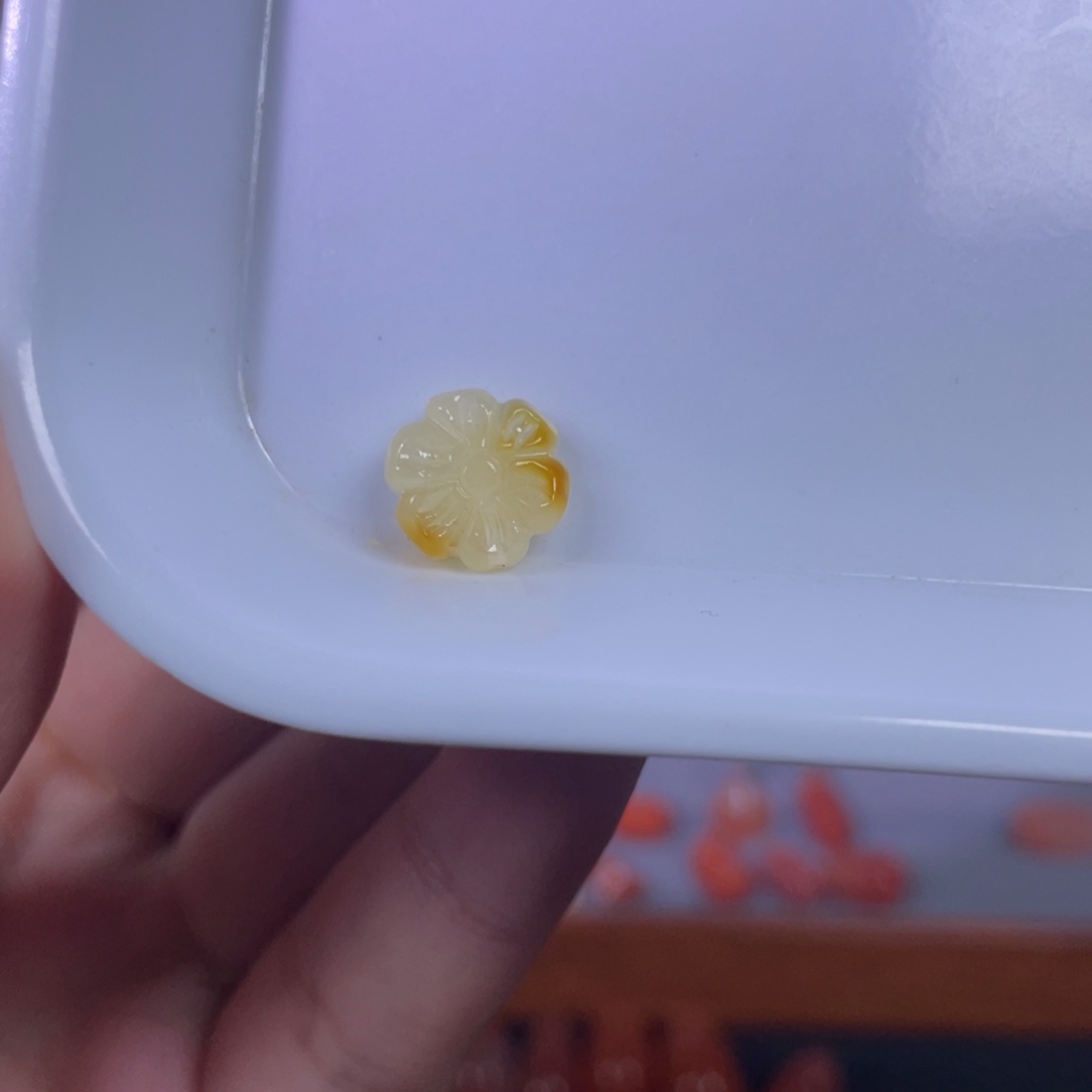 未镶嵌蜜蜡裸石岁*小花