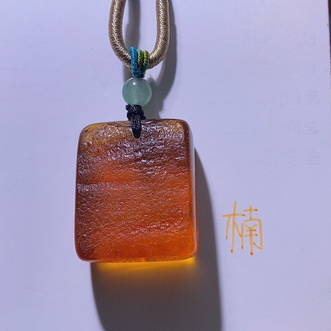 未镶嵌琥珀珠宝奇石