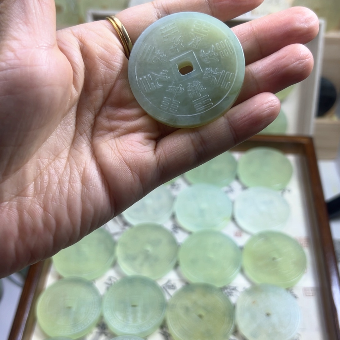 沐***✺未镶嵌岫玉颈饰吊坠