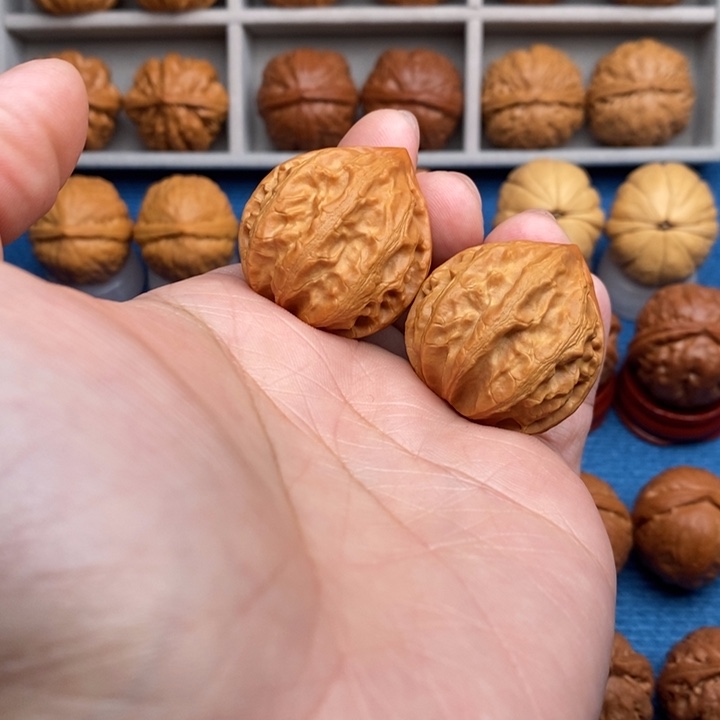 文玩核桃把件卧龙粗筋