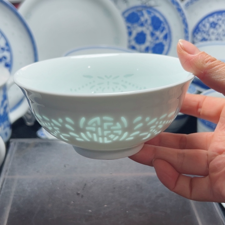 碗隐青釉5寸雕刻福字饭碗