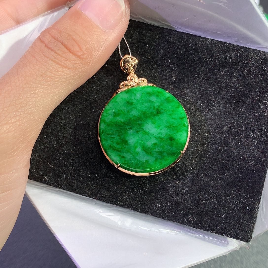 翡翠吊坠(赠链)18K金镶嵌