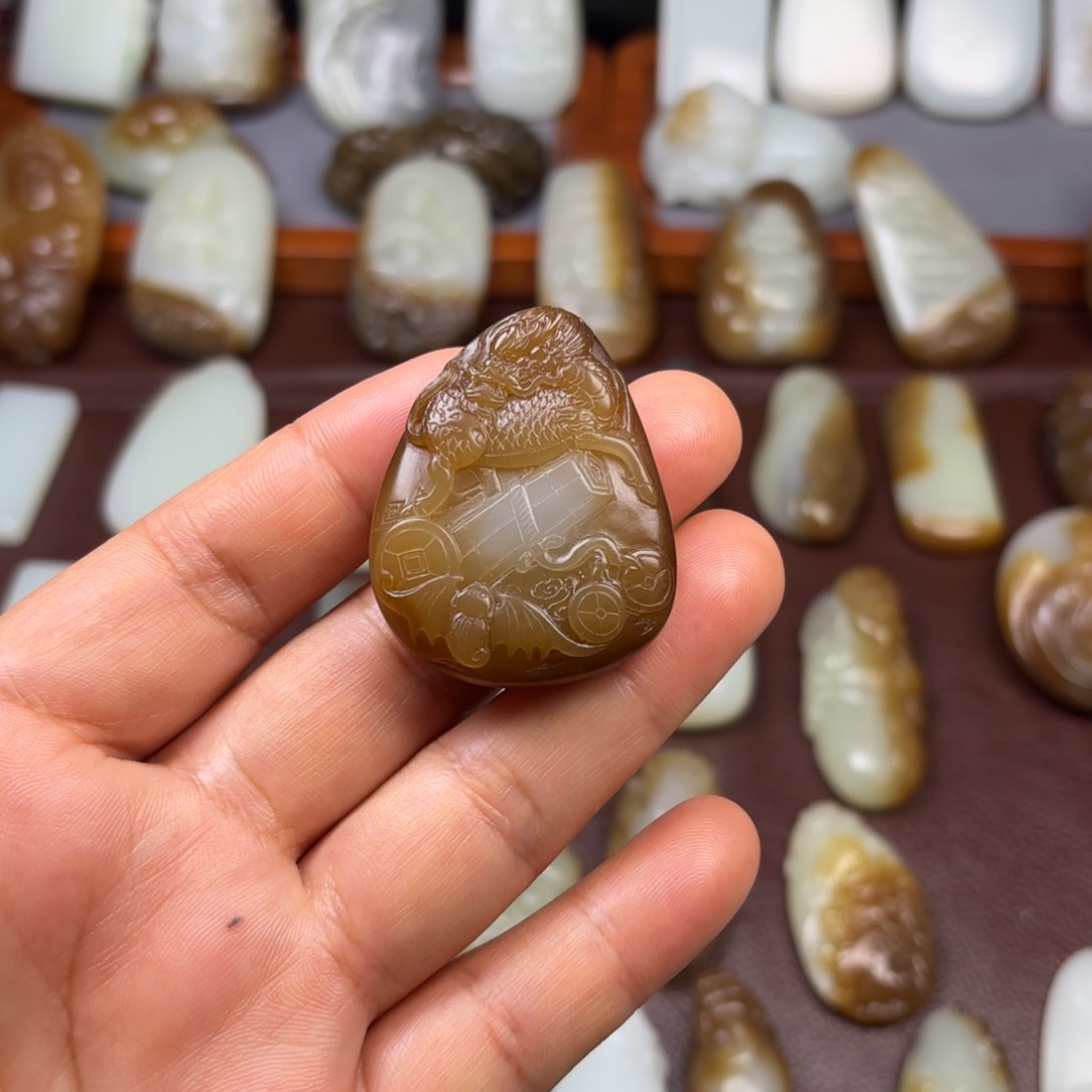 和田玉（糖玉）颈饰未镶嵌