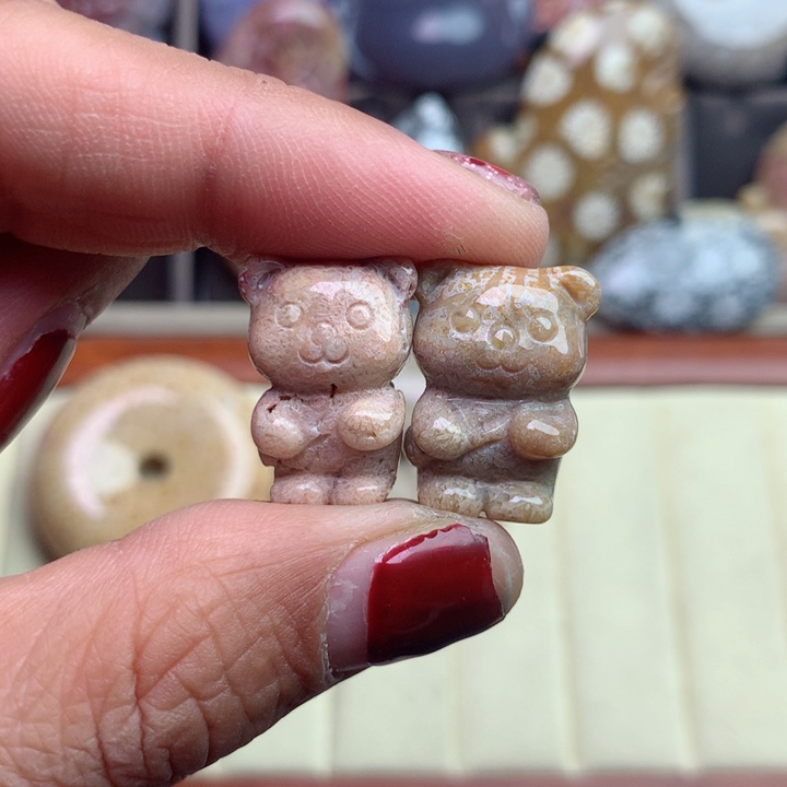 硅化珊瑚（珊瑚玉）颈饰未镶嵌