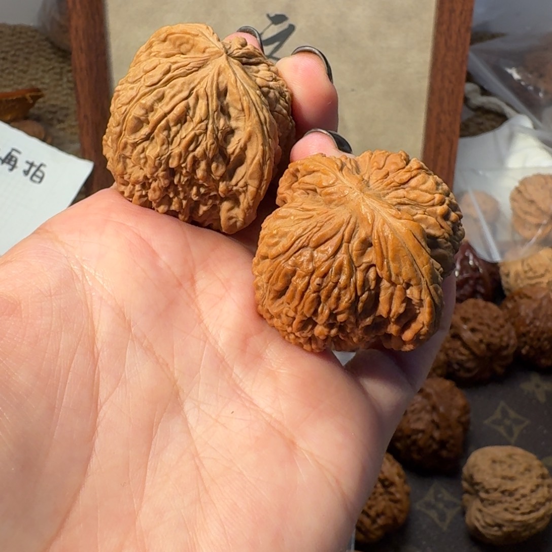 吊坠文玩核桃有色差天蚕南疆石