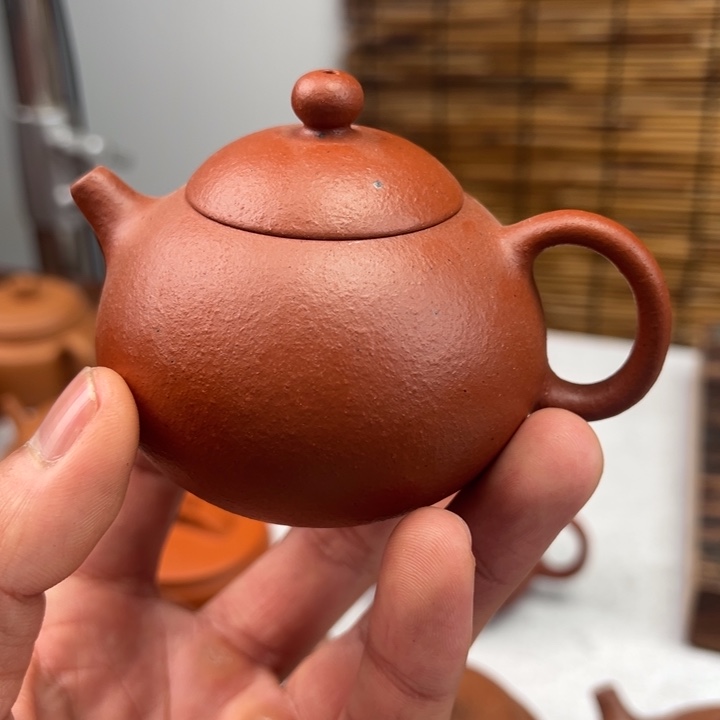 紫砂茶壶?**?铁点大红泥豆蔻西施140cc