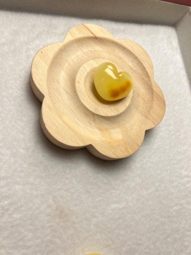 天然蜜蜡俏色爱心吊坠（打孔不退换）