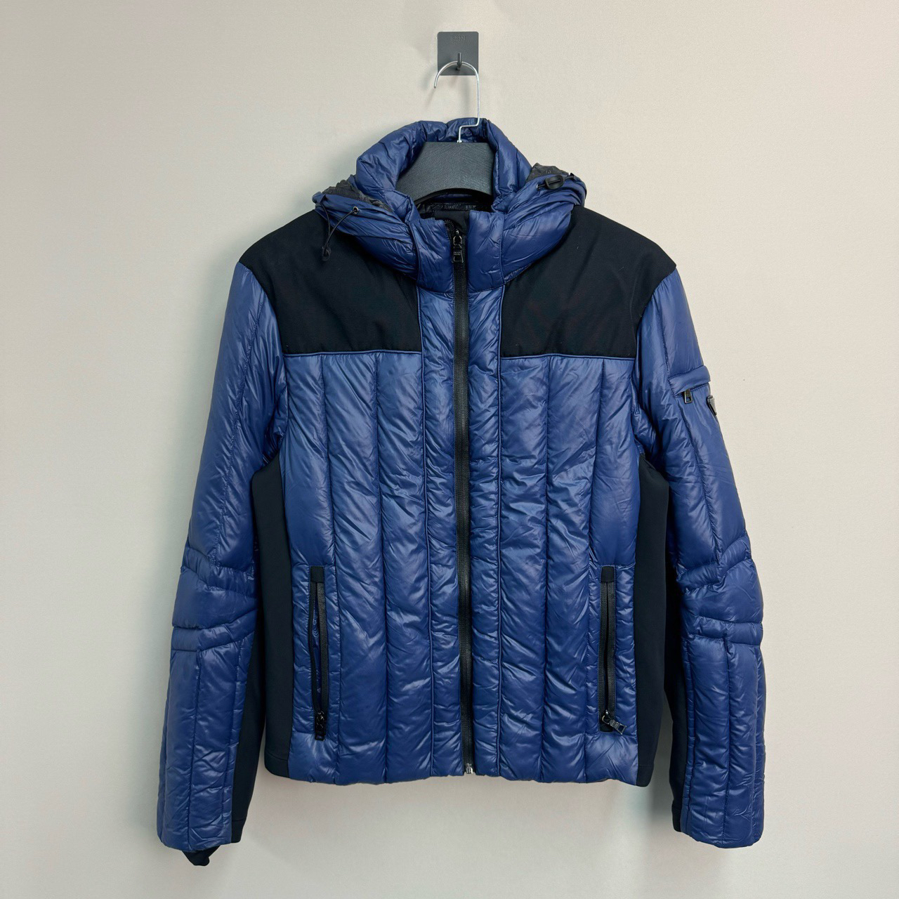普拉达蓝色拼接三角钢标羽绒服/52码/95新/价20100