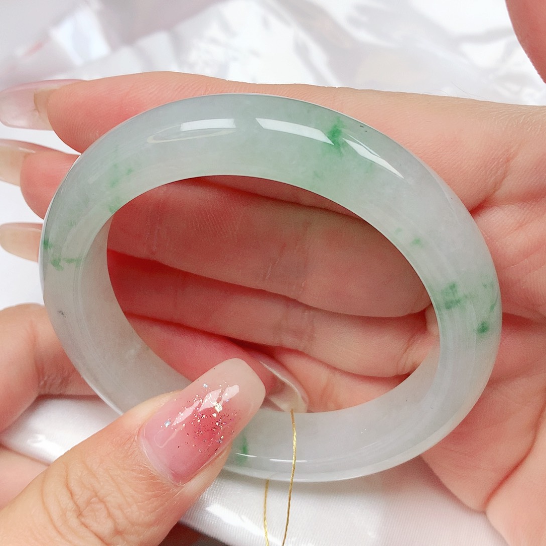 翡翠手镯未镶嵌抖音700