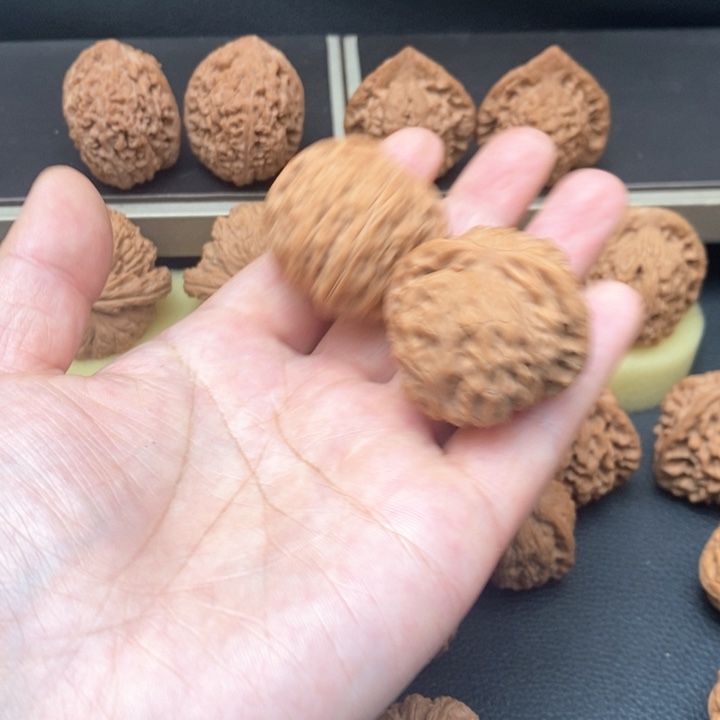 文玩核桃吊坠苹果园