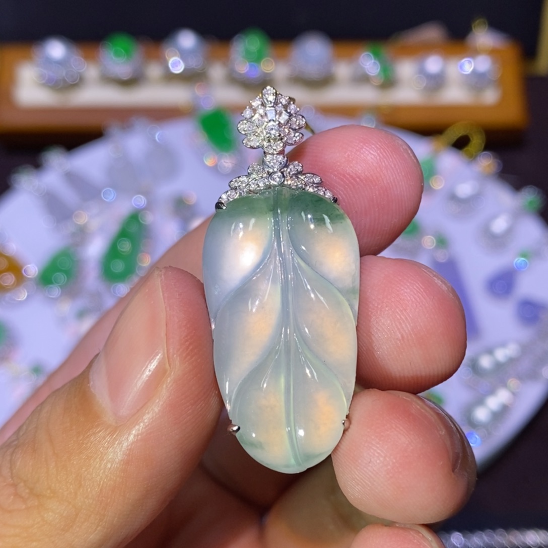 【闪购商品】吊坠(不含链)18K金镶嵌翡翠