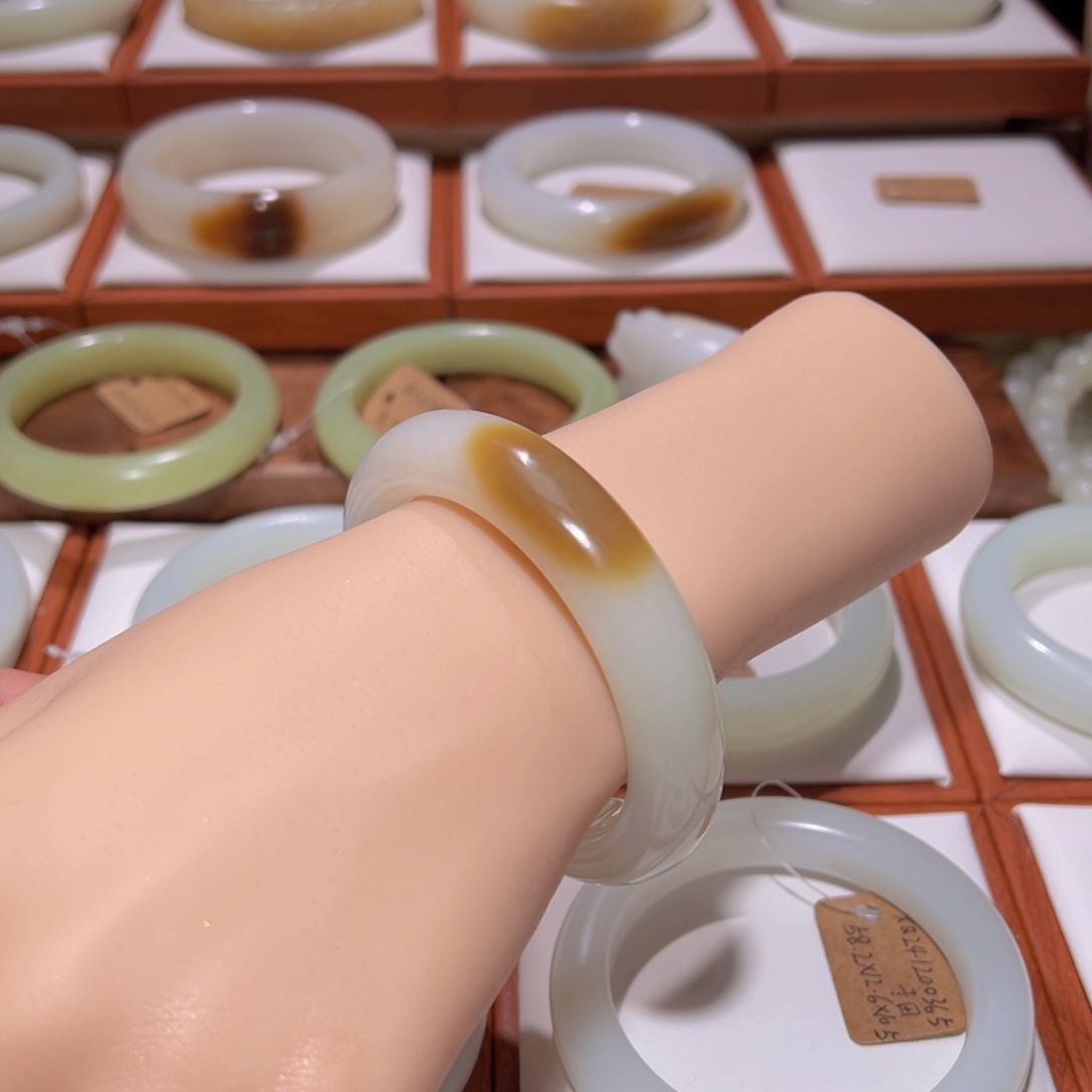 和田玉（糖玉）手镯未镶嵌